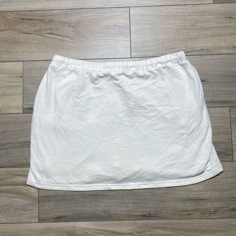 Disney Womens Magic in the Air Castle Graphic Skort Size XL Cream‎
